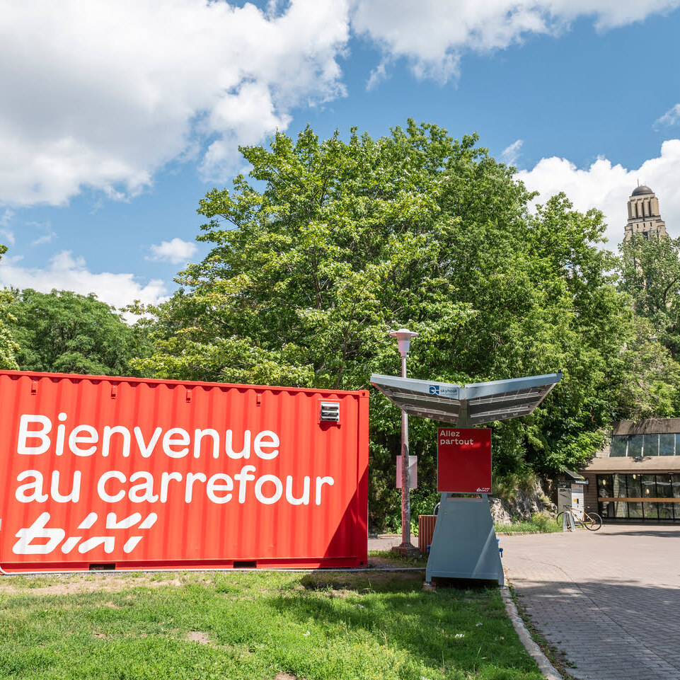 Installation du carrefour Bixi.